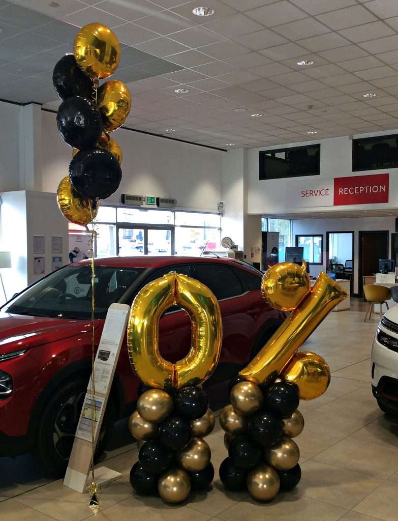 0% promotion car showroom balloons